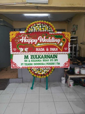 Papan Bunga di Larangan Indah