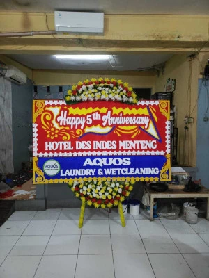 Papan Bunga di Larangan Indah