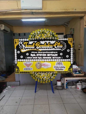 Papan Bunga di Larangan Indah