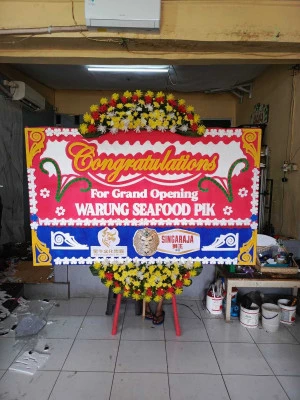 Papan Bunga di Larangan Indah