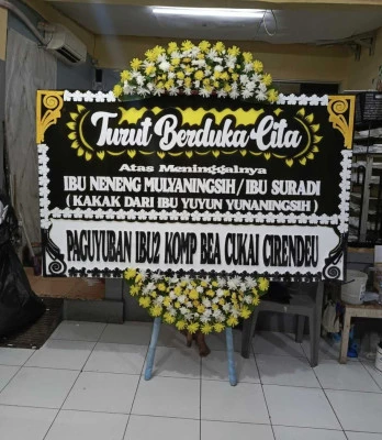 Papan Bunga di Larangan Indah